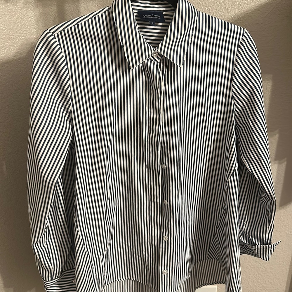 Avon lane high low button down top